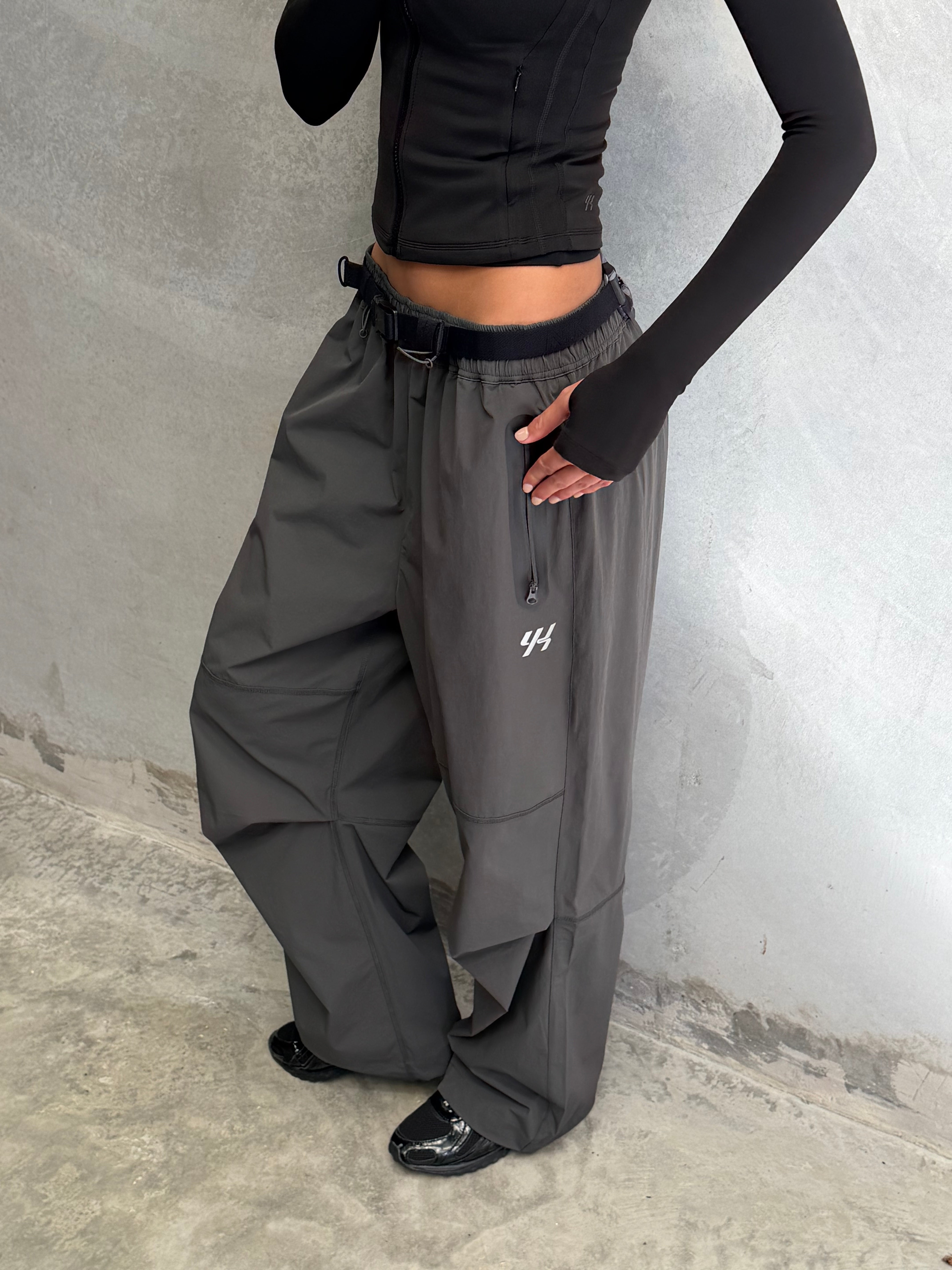YK Move Aeroshell Pant 2.0 | Charcoal