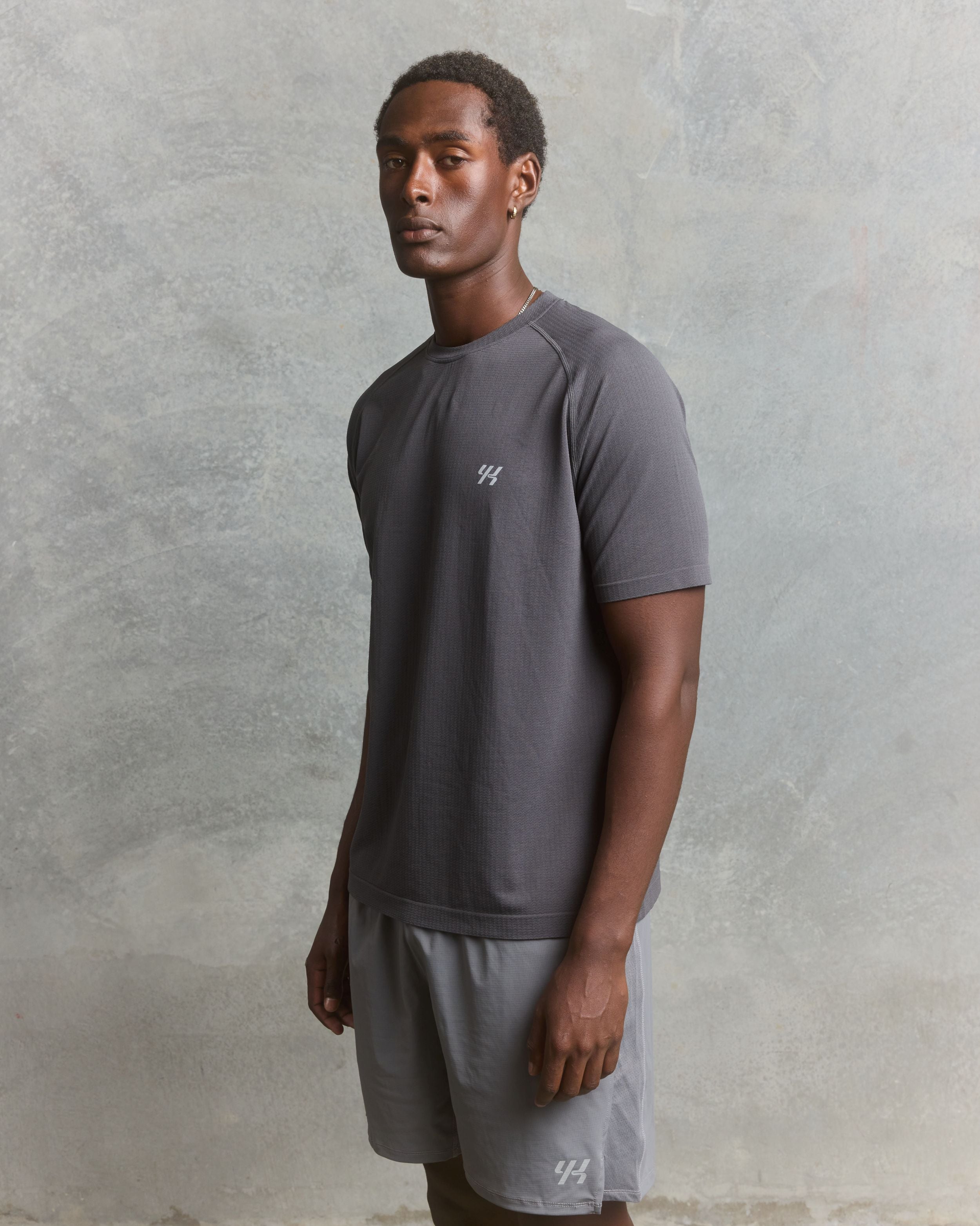 YK Move Fitted SS Tee | Charcoal